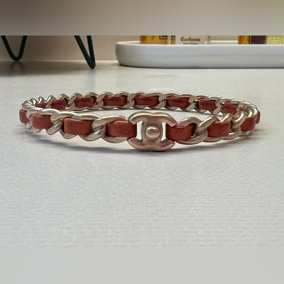 Chanel gold plated and leather CC turnlock bangle bracelet - Picture 3 of 11